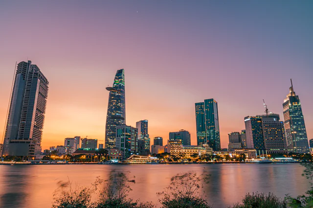 Hồ Chí Minh — sông Sài Gòn, Landmark 81 lúc hoàng hôn